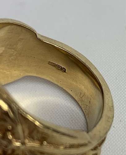 9ct Gold Vintage Mans Horse Saddle Ring with Lasso