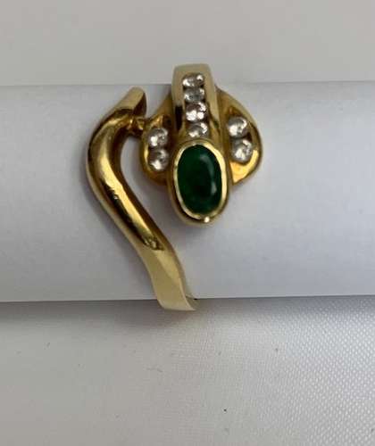 Ladies Vintage18ct Gold Snake Ring with Emerald Eyes