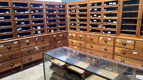 7 complete Haberdashery units