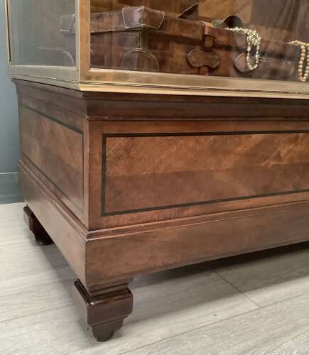 1920s Elegant Mahogany Shop Display Counter Cabinet