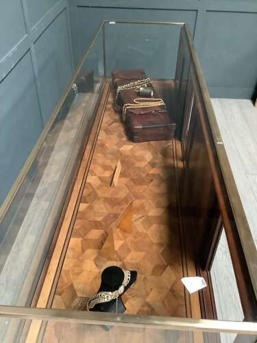 1920s Elegant Mahogany Shop Display Counter Cabinet