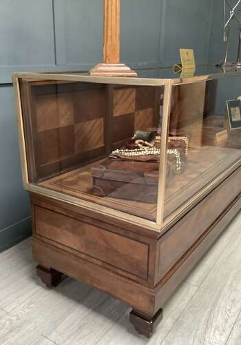 1920s Elegant Mahogany Shop Display Counter Cabinet