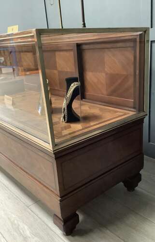 1920s Elegant Mahogany Shop Display Counter Cabinet